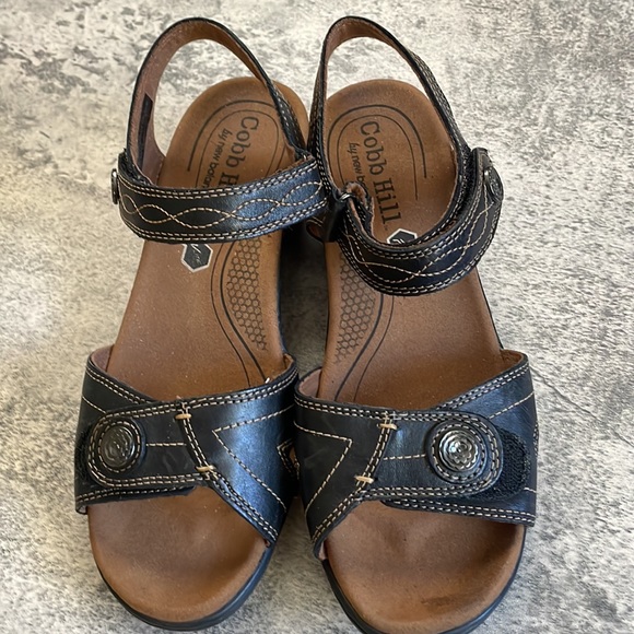 Cobb Hill Hollywood Two Piece Strap Sandal - Black, size 7 W - Picture 1 of 7